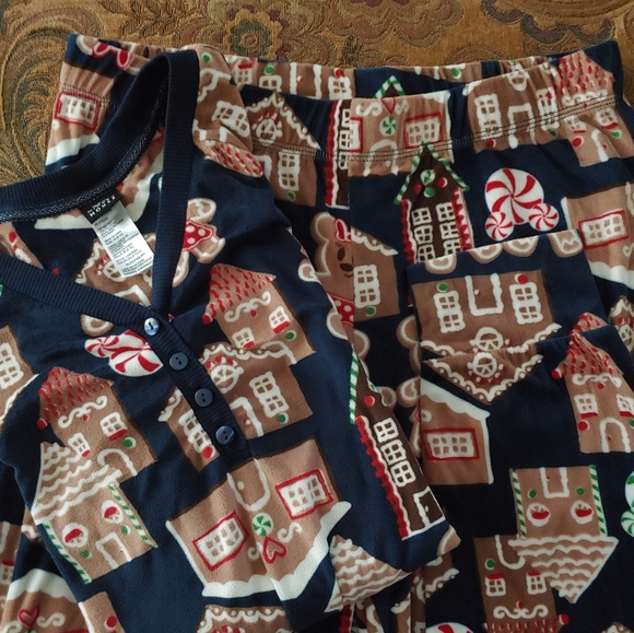 Disney Mickey and Minnie gingerbread pajamas.  SIZE M. 8-10 - Picture 1 of 8